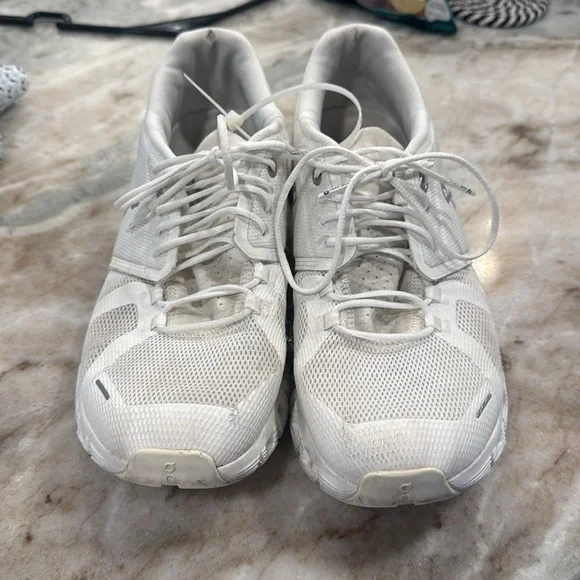 On cloud 5 white size 9.5 - Picture 4 of 6